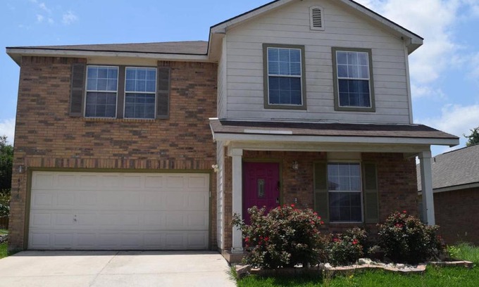 Wetmore House | Your Perfect Getaway Near UTSA & Six Flags Awaits