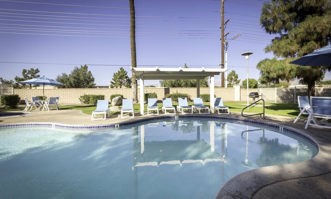 Indio Hotel | Relaxing Indio Retreat: Pet-Friendly with Pool Access