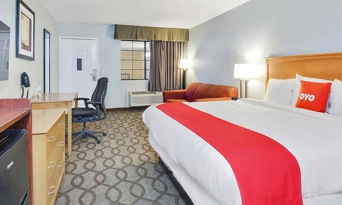 Ingleside House | Ingleside Retreat: Enjoy Free Breakfast and a Pool!