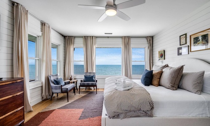 Kingsville House | Your Luxury Waterfront Retreat!