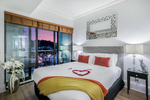 Auckland Central Business District Apartment | Your Ideal Viaduct Escape Awaits - Family Friendly Fun!