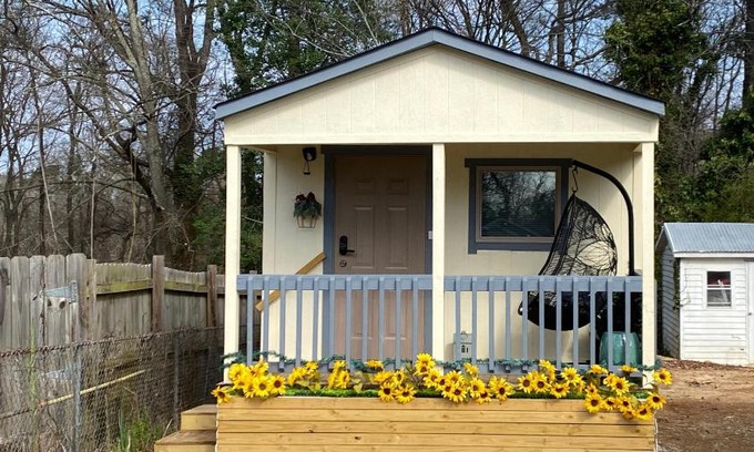 Austell House | Discover Your Own Cozy Tiny Home - Family Friendly Escape