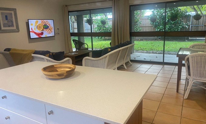 Port Douglas Cottage | Cozy Port Douglas Cottage with Pool and Ocean Views