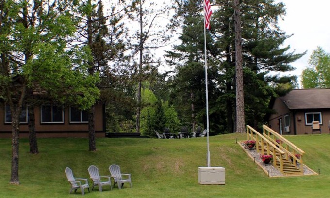 Side Lake Resort | Relaxing Retreat on the Beautiful Sturgeon River Chain