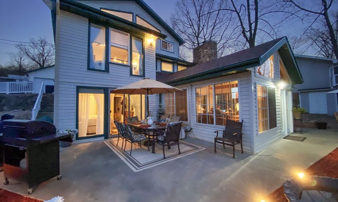 Sunrise Beach House | Your Paradise Awaits: Family-Friendly Haven by the Beach