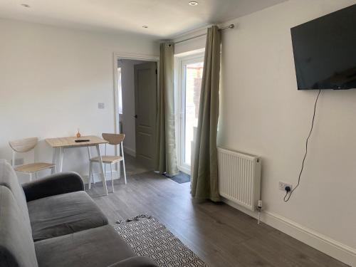 Whalebone Apartment | Unmatched Comfort in a Family-Friendly Retreat