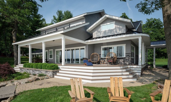 Paw Paw House | Idyllic Southwest Michigan Lakehouse Retreat with Spa & Views