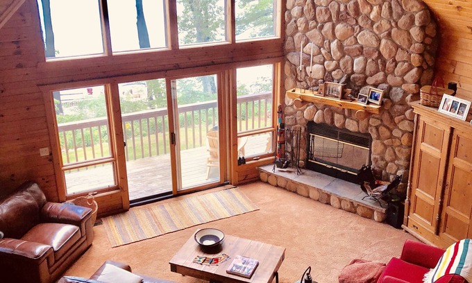 Stone Lake Cabin | Secure Your Stay: Book for Summer 2025 & October Now!