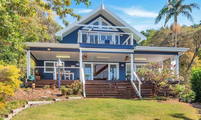Cowan House | Discover Your Ideal Waterfront Retreat with Pool & Spa
