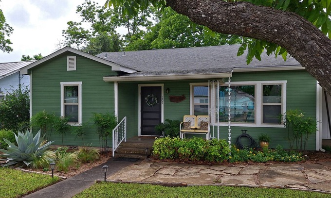 Fredericksburg House | Discover Your Ideal Getaway in Texas Wine Country!