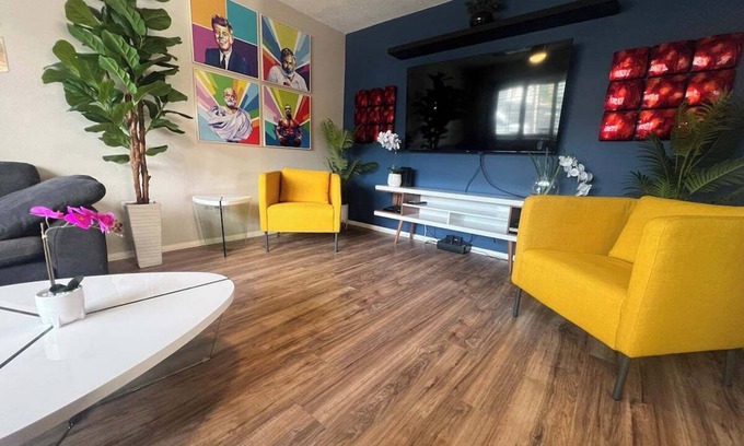 Pinebrook Estates House | Your pet friendly Tampa pool home, right between the beaches and Tampa proper!