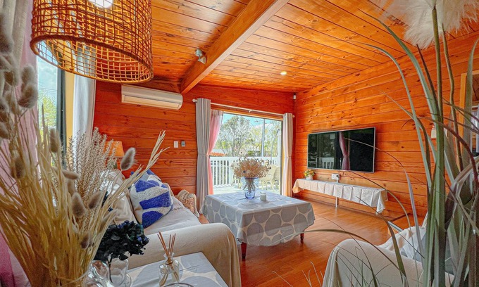 Epsom House | Discover Vibrant Epsom Cabins: Family-Friendly Retreat