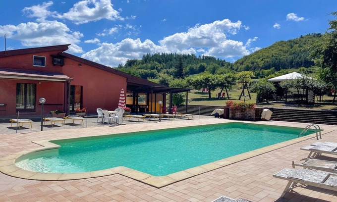 Urbania House | Belvilla by OYO Verdi: Family-Friendly Stay with Pool