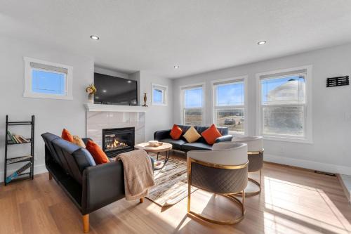 Calgary House | Your Pleasant stay in 3 bedroom House in Saddle-Ridge