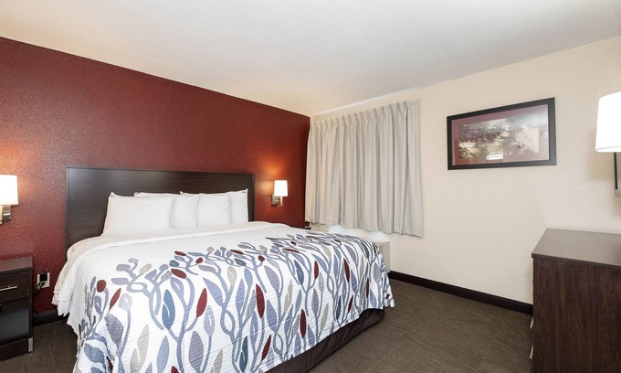 Southpoint House | Your Perfect Relaxation Spot: Pool & Pet-Friendly Stay!