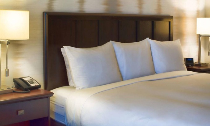 Fort Worth Hotel | Your Relaxing Getaway: Pool, Restaurant & Fort Worth Fun