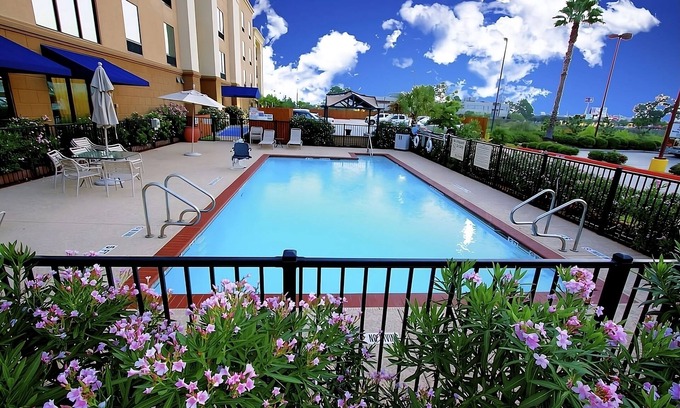 Tomball Hotel | Your Perfect Retreat: Pool, Pet-Friendly & Breakfast!