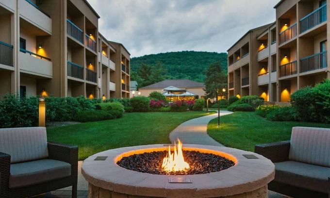 Mahwah House | Your Relaxing Getaway Awaits! Free Parking, Onsite Pool, Pets Allowed