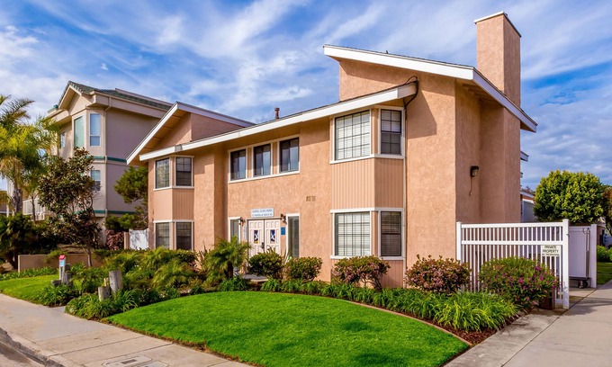 Oxnard Shores Hotel | Your Perfect Oceanfront Getaway Awaits with Kitchen Access!