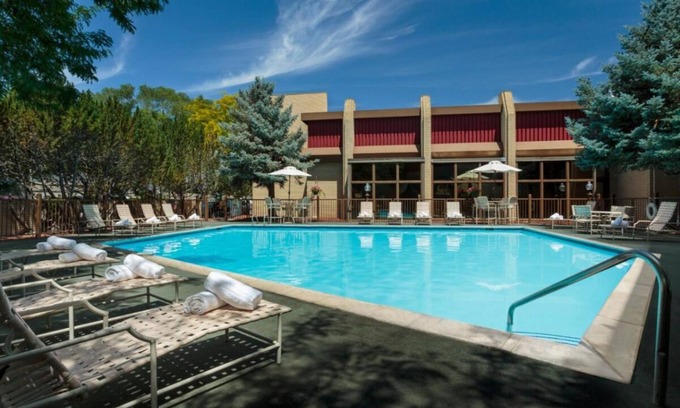 Elko Hotel | Your Perfect Getaway: Pool, Pet-Friendly & Free Parking!