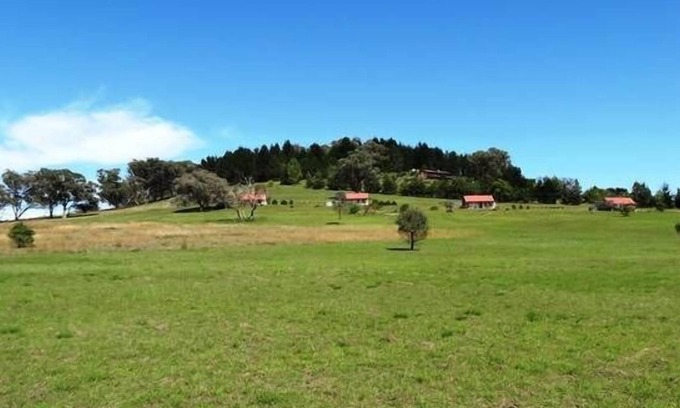 Kains Flat Cabin | Relaxing Rural Retreat with Ocean View and Pet-Friendly Perks