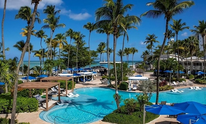 Isla Verde Hotel | Beachfront Retreat: Pet-Friendly with Outdoor Pool & Spa