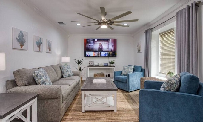 Bay Area House | Find Your Ocean Drive Escape: Pet-Friendly & Spa Amenities