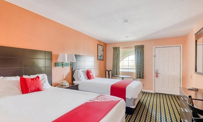 Channelview Hotel | Discover Your Texas Home in Channelview - Pet Friendly Stay!
