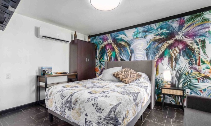 Garfield House | Cozy Downtown Retreat with Backyard - Pet Friendly Stay