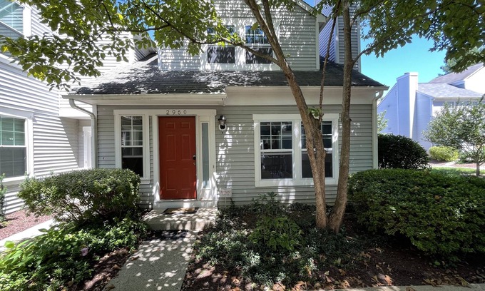 Olney House | Perfect Townhouse Getaway with Spa & Family-Friendly Perks