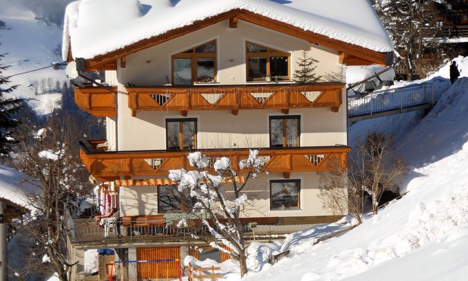 Hainzenberg House | Your Ideal Retreat in Zillertal's Ski and Hiking Haven