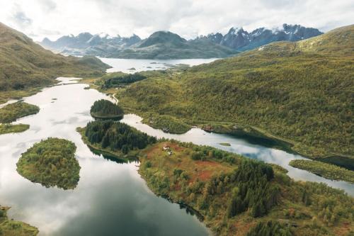 Digermulen Villa | Explore Solheim Lofoten: Family-Friendly with Kitchen Amenities