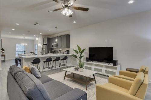 Cedar Crest House | Vibrant Dallas Getaway with Family-Friendly Amenities