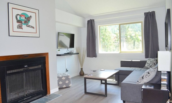 Whistler Creekside Condo | Your Ideal Whistler Getaway: Steps to the Lift & Amenities