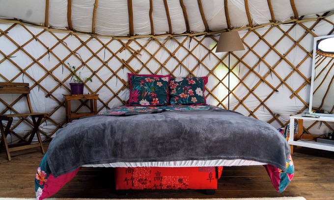 Plufur Cabin | Eco-Friendly Stay at Yourte Écolieu Near the Sea