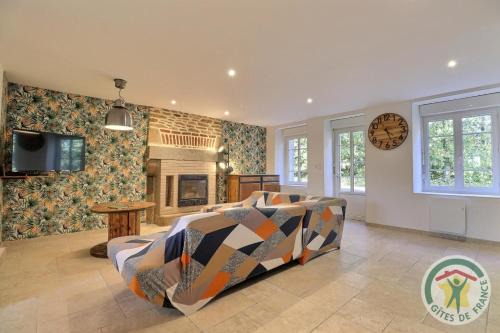 Saint-Brice-en-Cogles House | Pet-Friendly Retreat at Youwen with Oceanfront Views