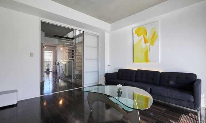 Yoyogi House | Elegant Yoyogi Architectural Design House with Breakfast & Kitchen