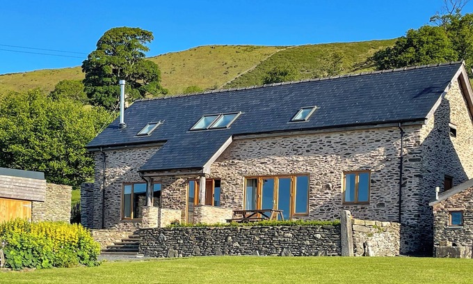 Oswestry Cottage | Discover a Breathtaking Location with Family-Friendly Amenities