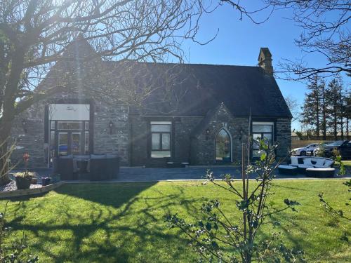 Llanddeusant House | Yr Hen Ysgol- The Old Primary School