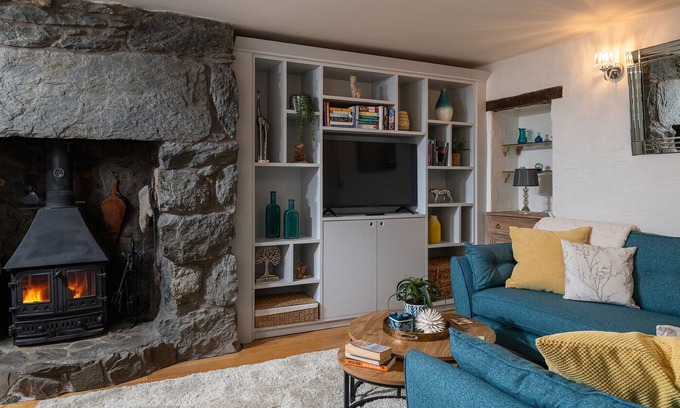 Llanfor Cottage | Ysgoldy Cottage: Cozy Two-Bedroom Retreat for Families