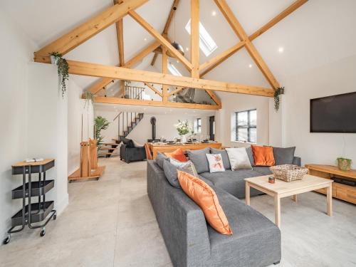 Marchwiel House | Top-Rated Family-Friendly Stay at Ysgubor Caemai