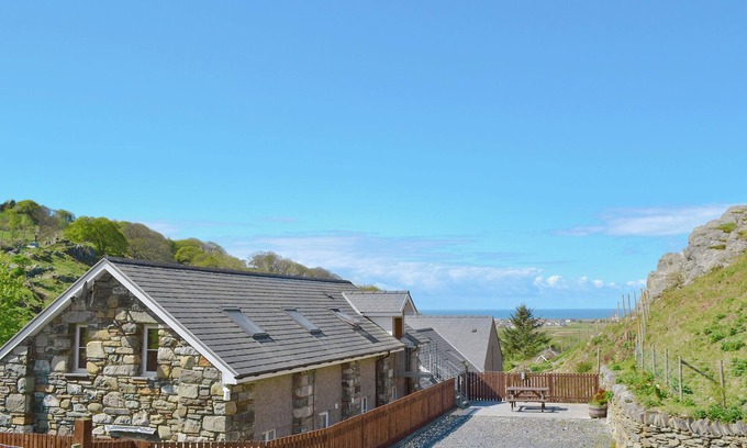 Arthog Cottage | Top-Rated 3 Bedroom Accommodation in Arthog, Near Fairbourne