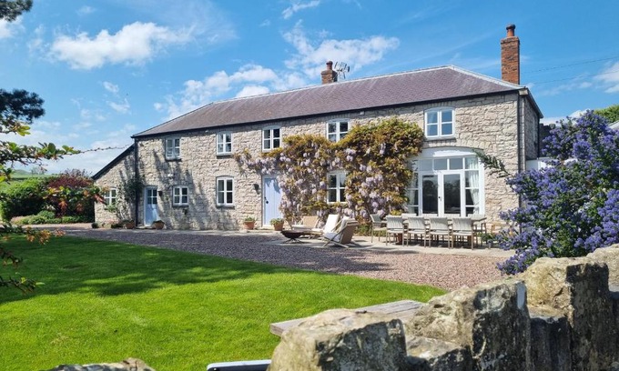 Denbigh House | Exceptional Ystrad Bach - Family-Friendly 4-Star Retreat
