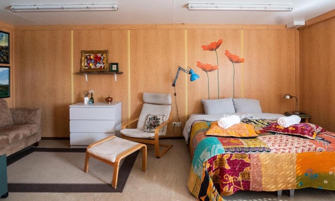 Langanesbyggð Cabin | Ytra Lón Farm Retreat: Pet-Friendly Escape with Ocean Views