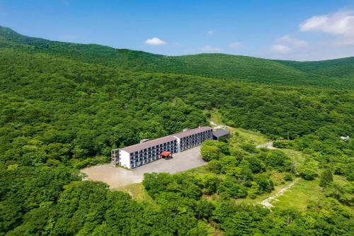 Yumoto Hotel | Relax at Takao Onsen Nasu Lodge with Inviting Hot Tub
