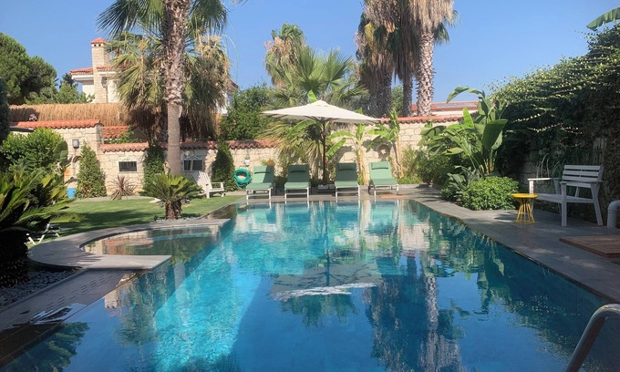 Hacımemis Hotel | Experience YuGa Alacati: Family-Friendly with Pool & Breakfast
