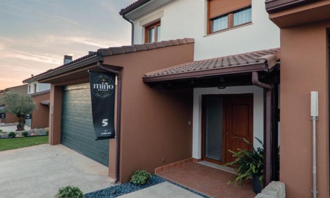 Mino House | Pet-Friendly Yuhom: Experience Unique Comfort in Xacedos 5