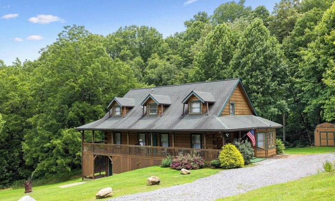 Canton Cabin | Cozy Yukon Cabin Retreat with Spa and Hot Tub Amenities