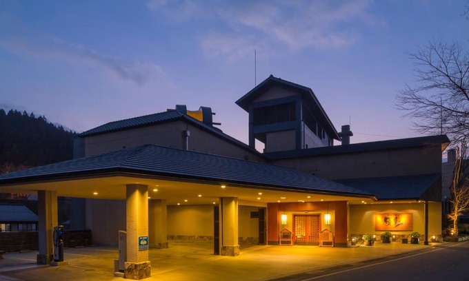 Kurokawa Onsen Hotel | Yukyo no Hibiki Yusai: Relaxing Retreat with Hot Tub