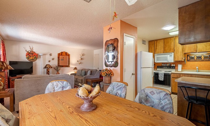 Foothills House | Yuma Escape: Spa Retreat with Breakfast Included